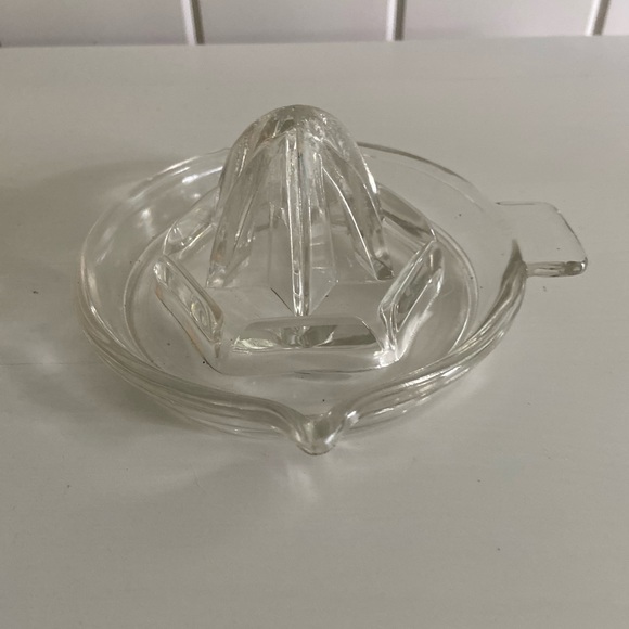 Vintage Glass Citrus Juicer Reamer Handle Spout Fresh Lemon squeezer kitchen - Picture 8 of 9